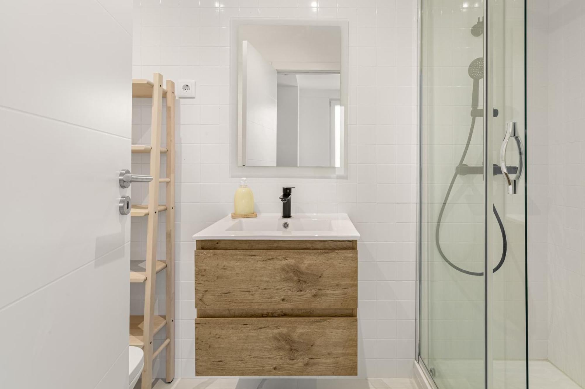 Joivy Minimalistic Apt W Patio In Principe Real Lisbon Exterior photo