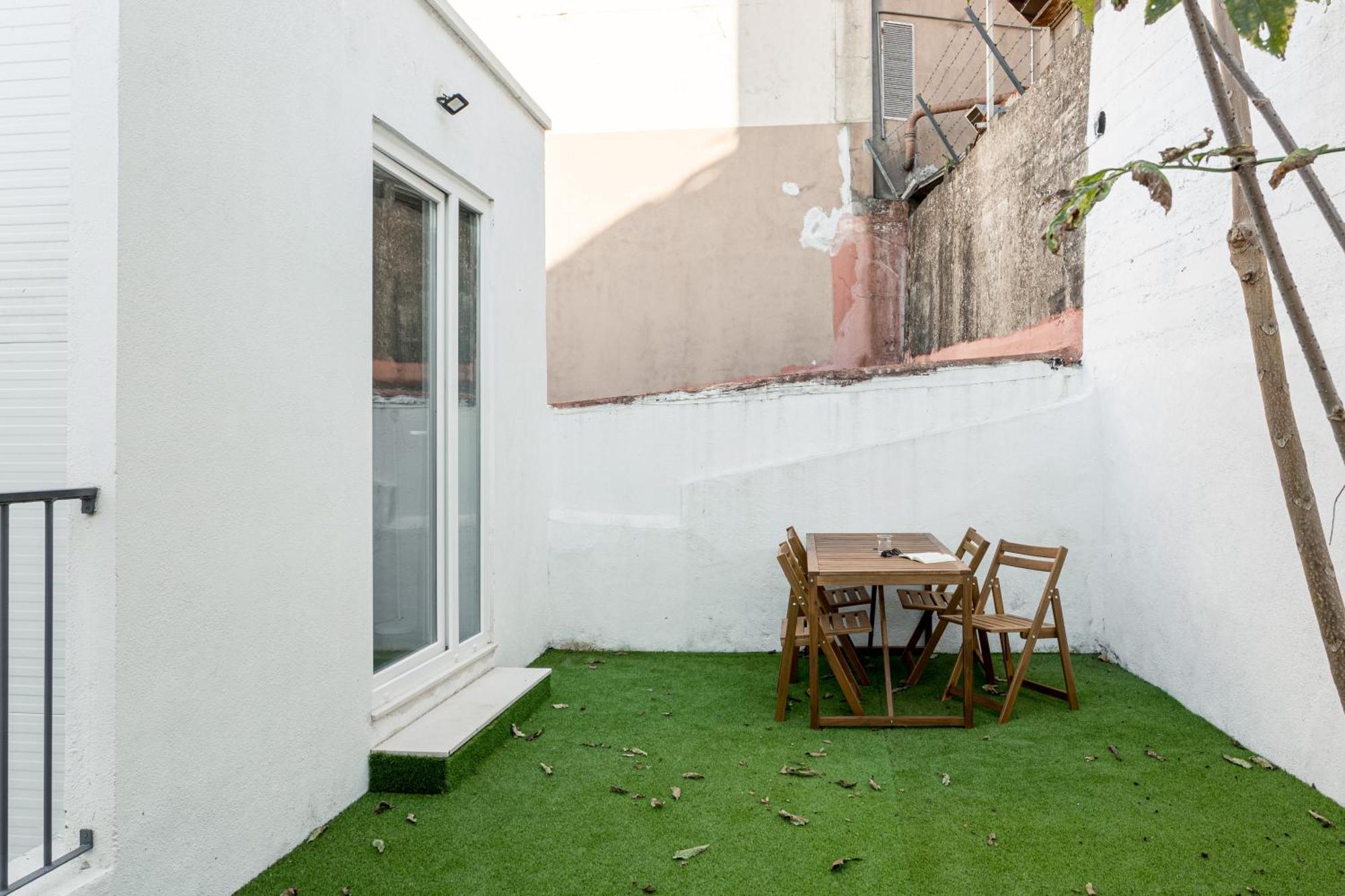 Joivy Minimalistic Apt W Patio In Principe Real Lisbon Exterior photo