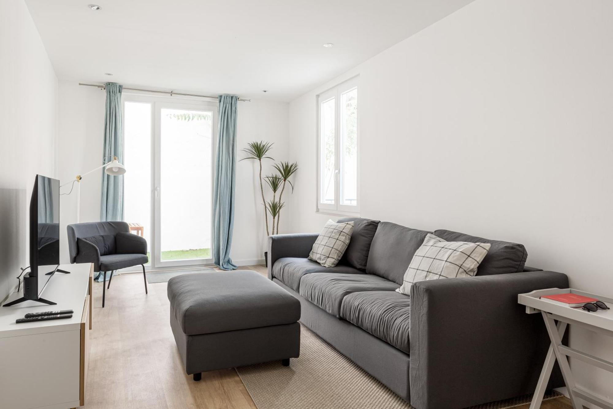 Joivy Minimalistic Apt W Patio In Principe Real Lisbon Exterior photo
